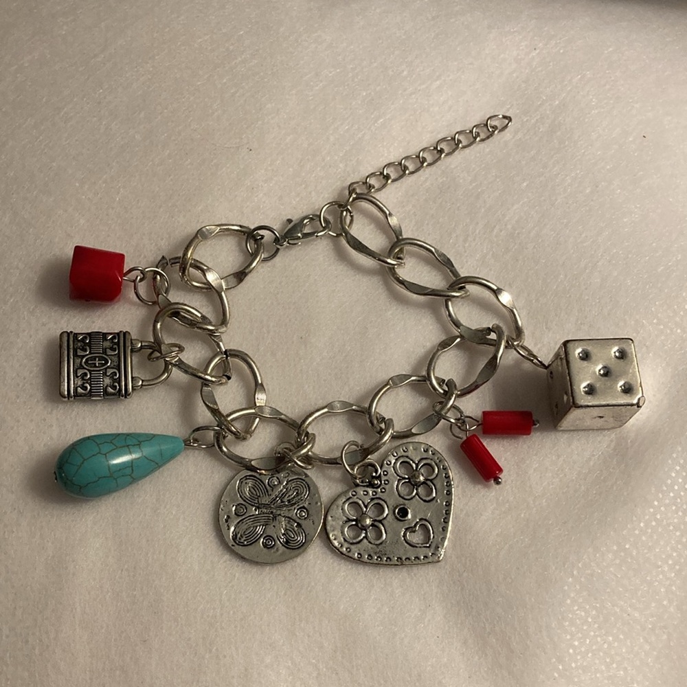 NWOT - Silverstone Large Open Link Heart & Turquoise Fashion Charm Bracelet